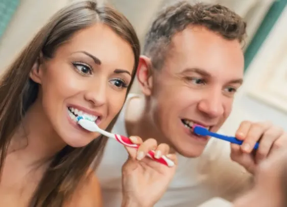 Jak czyścić język, nie podrażniając nadwrażliwych zębów?