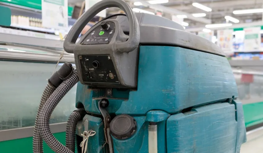 Czy leasing maszyn czyszczących naprawdę opłaca się bardziej niż zakup urządzeń na własność?